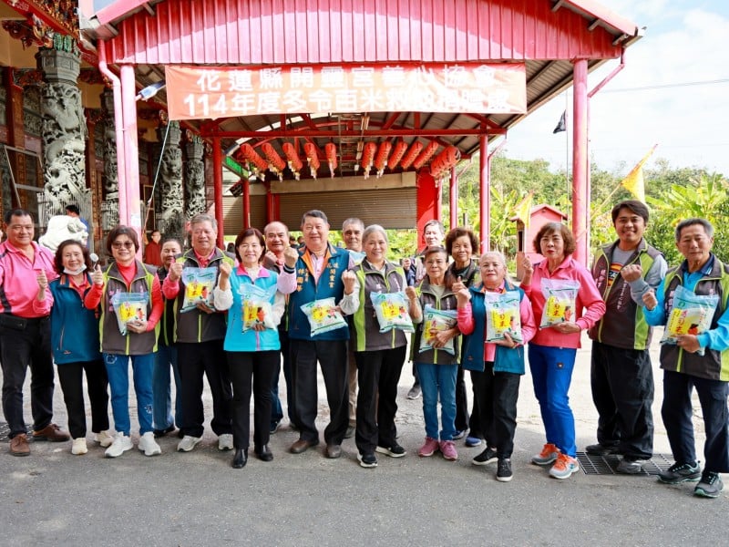 開靈宮捐贈400斤愛心白米關懷弱勢 游淑貞感謝宗教善行力量送愛到吉安